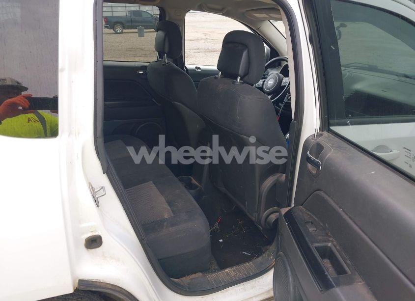 Photo 8 of 2011 Jeep Compass (VIN 1J4NF1FB6BD210885)