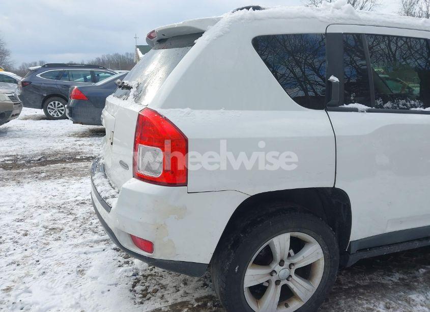 Photo 12 of 2011 Jeep Compass (VIN 1J4NF1FB6BD240467)