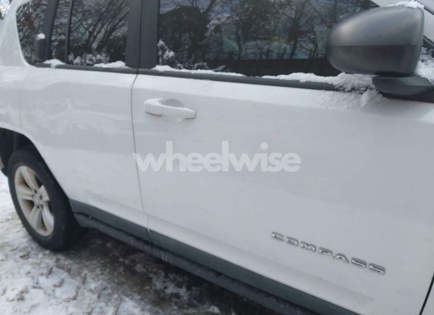 Photo 13 of 2011 Jeep Compass (VIN 1J4NF1FB6BD240467)