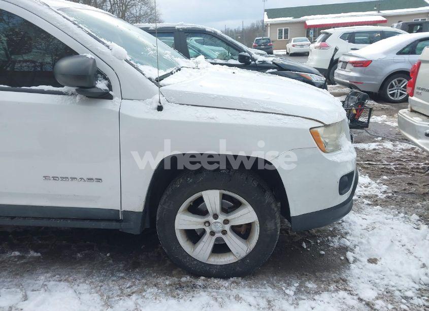 Photo 14 of 2011 Jeep Compass (VIN 1J4NF1FB6BD240467)