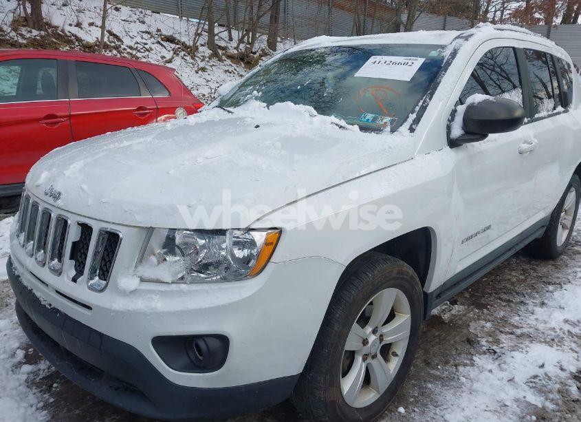Photo 15 of 2011 Jeep Compass (VIN 1J4NF1FB6BD240467)