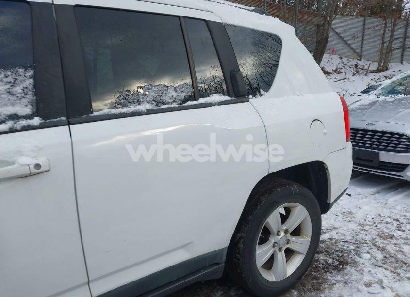 Photo 16 of 2011 Jeep Compass (VIN 1J4NF1FB6BD240467)