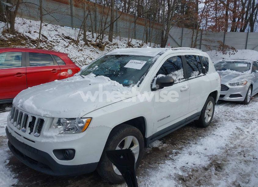 Photo 2 of 2011 Jeep Compass (VIN 1J4NF1FB6BD240467)