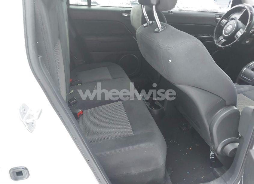 Photo 8 of 2011 Jeep Compass (VIN 1J4NF1FB6BD240467)