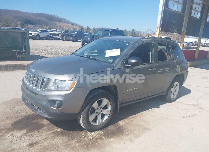 Photo 2 of 2011 Jeep Compass (VIN 1J4NF1FB6BD278524)