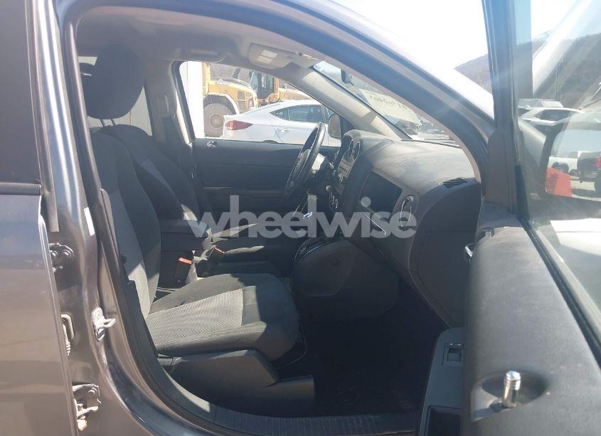 Photo 5 of 2011 Jeep Compass (VIN 1J4NF1FB6BD278524)