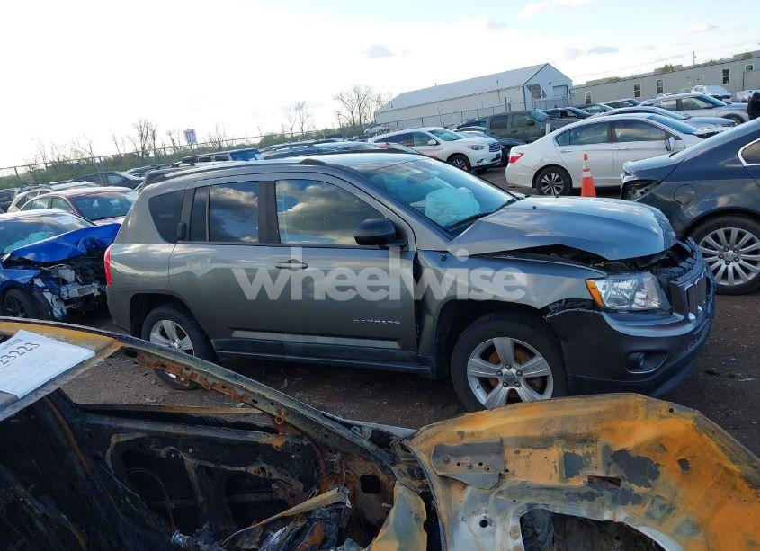 Photo 13 of 2011 Jeep Compass (VIN 1J4NF1FB6BD280595)