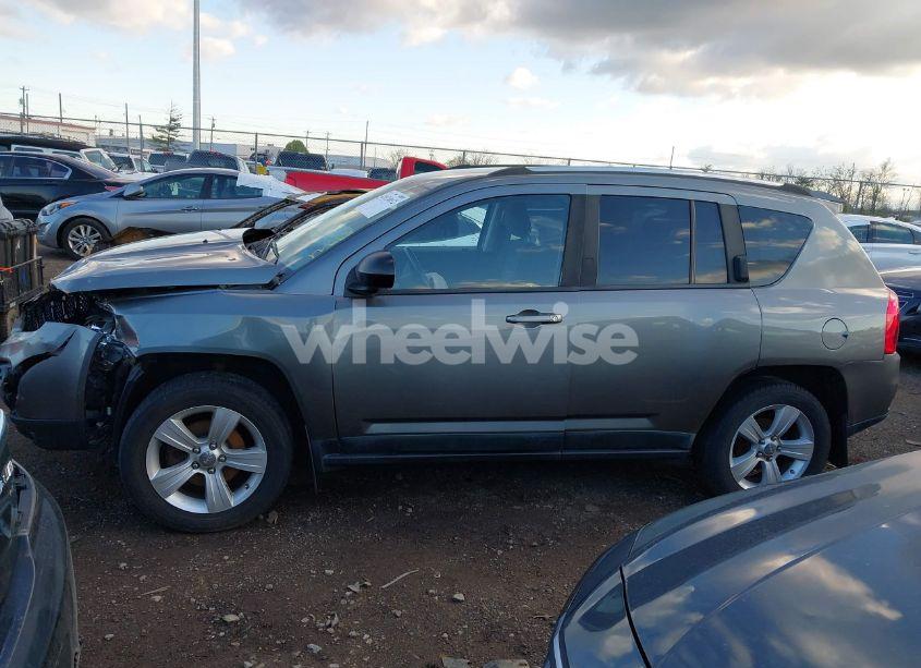 Photo 14 of 2011 Jeep Compass (VIN 1J4NF1FB6BD280595)