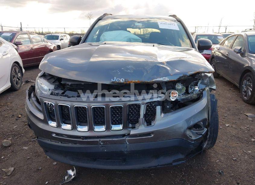 Photo 6 of 2011 Jeep Compass (VIN 1J4NF1FB6BD280595)