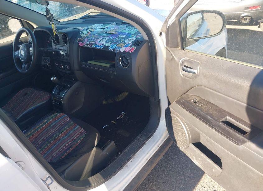 Photo 5 of 2011 Jeep Compass (VIN 1J4NF1FB7BD134965)