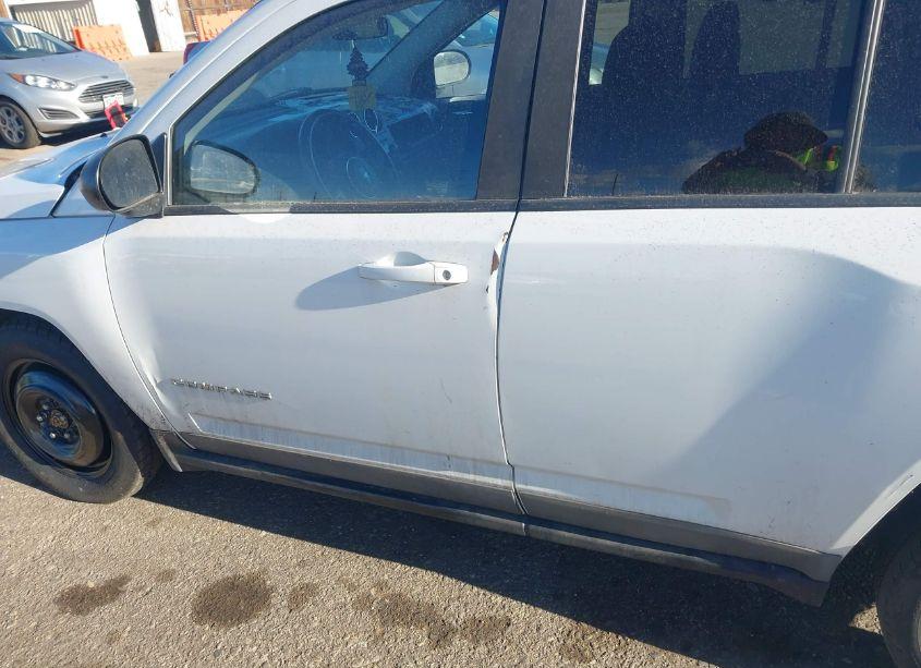 Photo 6 of 2011 Jeep Compass (VIN 1J4NF1FB7BD134965)