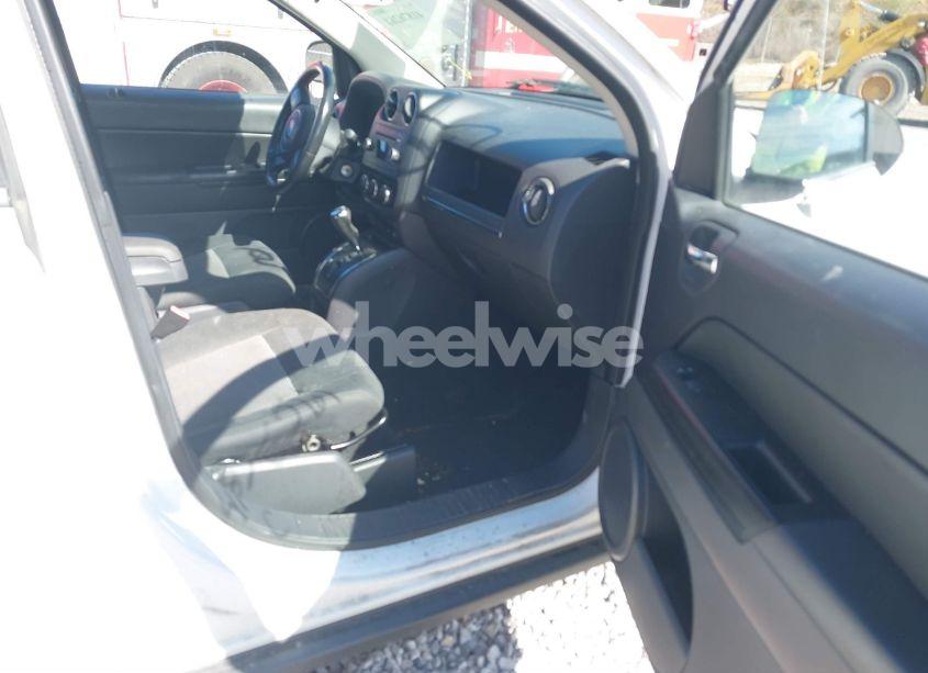 Photo 5 of 2011 Jeep Compass (VIN 1J4NF1FB7BD197404)