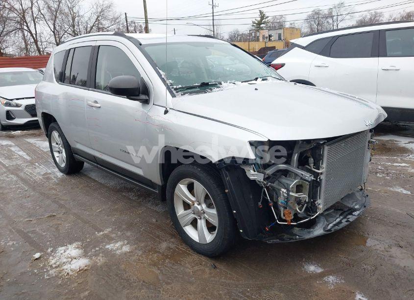 2011 Jeep Compass (VIN 1J4NF1FB7BD215528) main photo