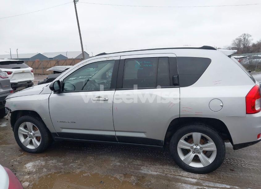 Photo 14 of 2011 Jeep Compass (VIN 1J4NF1FB7BD215528)