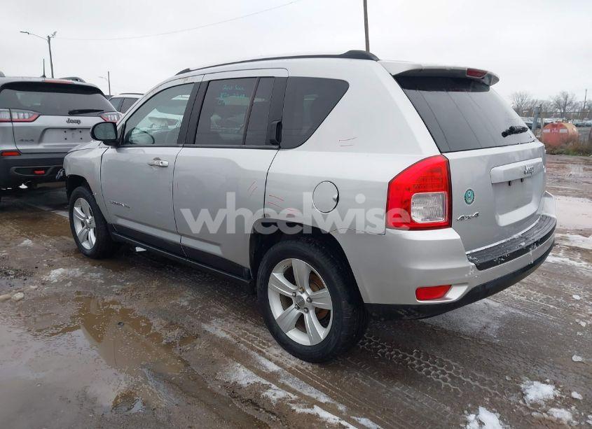 Photo 3 of 2011 Jeep Compass (VIN 1J4NF1FB7BD215528)