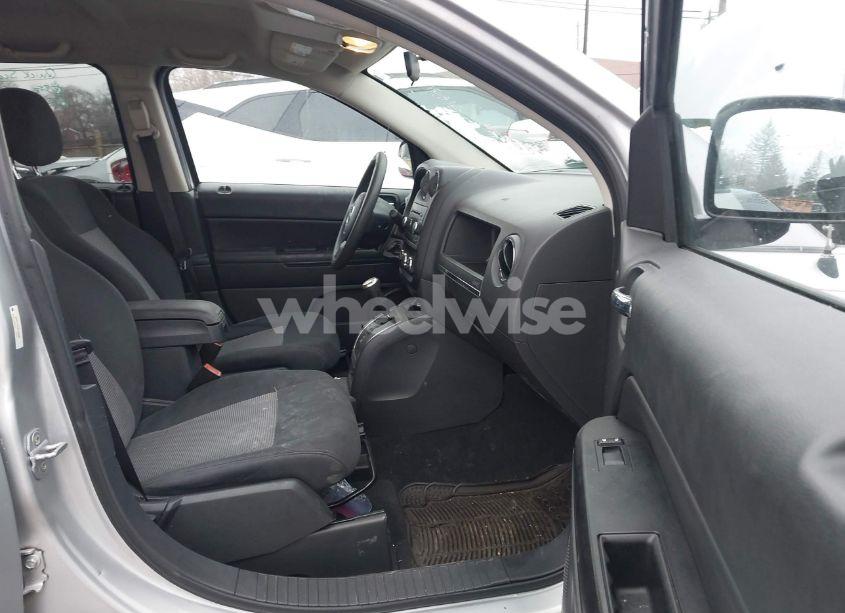 Photo 5 of 2011 Jeep Compass (VIN 1J4NF1FB7BD215528)