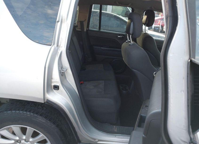 Photo 8 of 2011 Jeep Compass (VIN 1J4NF1FB7BD248352)