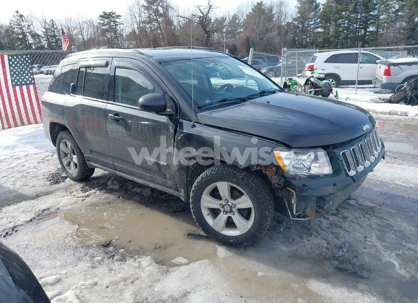 2011 Jeep Compass (VIN 1J4NF1FB8BD154545) main photo