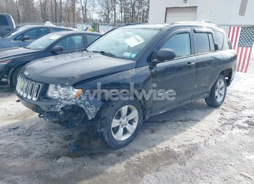 Photo 2 of 2011 Jeep Compass (VIN 1J4NF1FB8BD154545)
