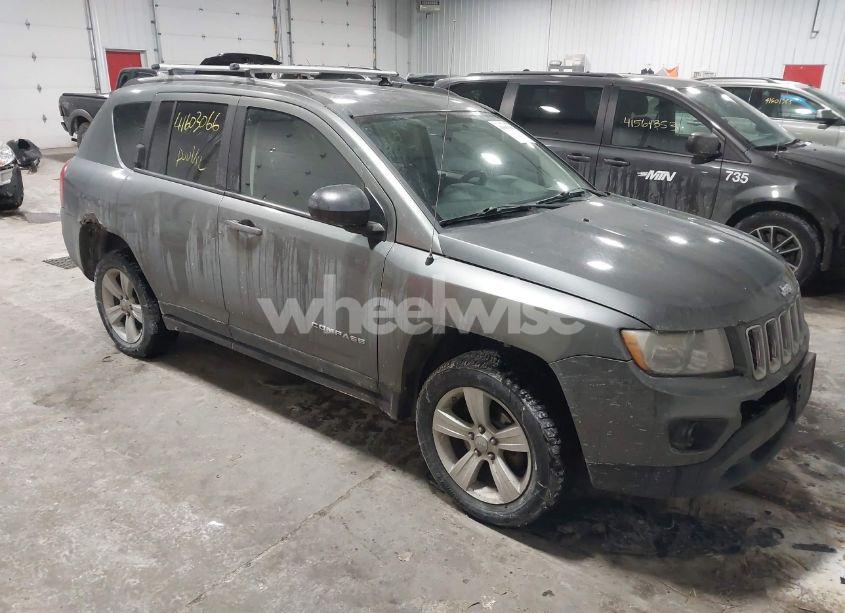 2011 Jeep Compass (VIN 1J4NF1FB8BD239417) main photo