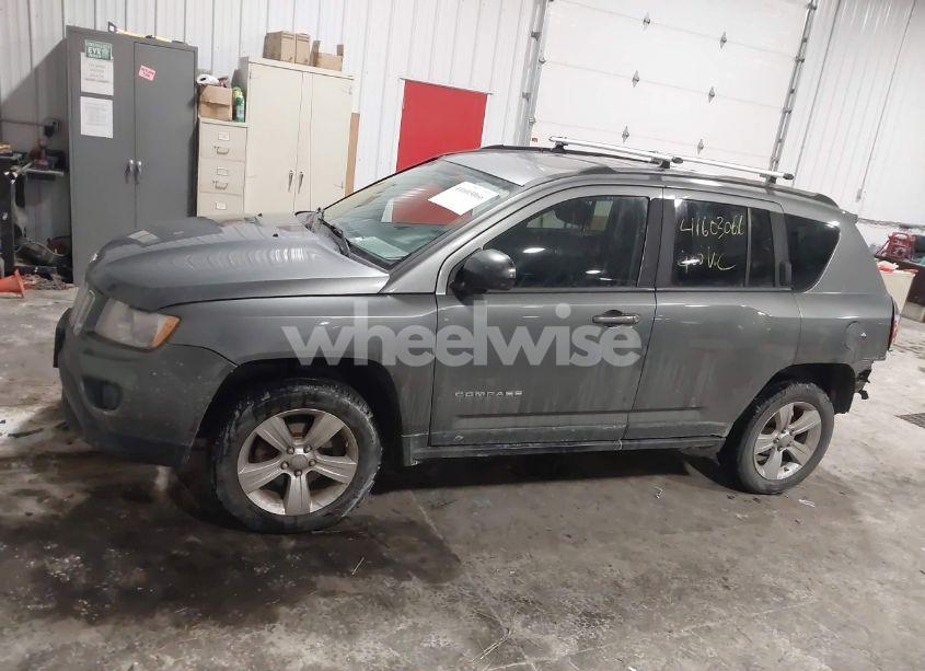 Photo 14 of 2011 Jeep Compass (VIN 1J4NF1FB8BD239417)