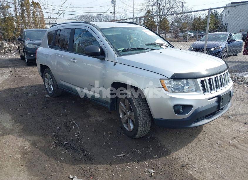 2011 Jeep Compass (VIN 1J4NF1FB8BD276239) main photo