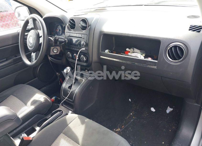 Photo 5 of 2011 Jeep Compass (VIN 1J4NF1FB8BD276239)