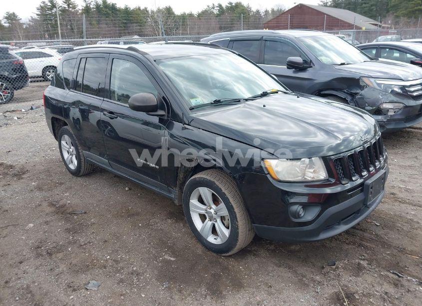 2011 Jeep Compass (VIN 1J4NF1FB9BD154943) main photo
