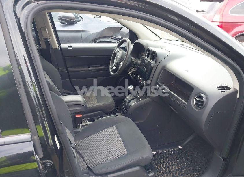 Photo 5 of 2011 Jeep Compass (VIN 1J4NF1FB9BD154943)