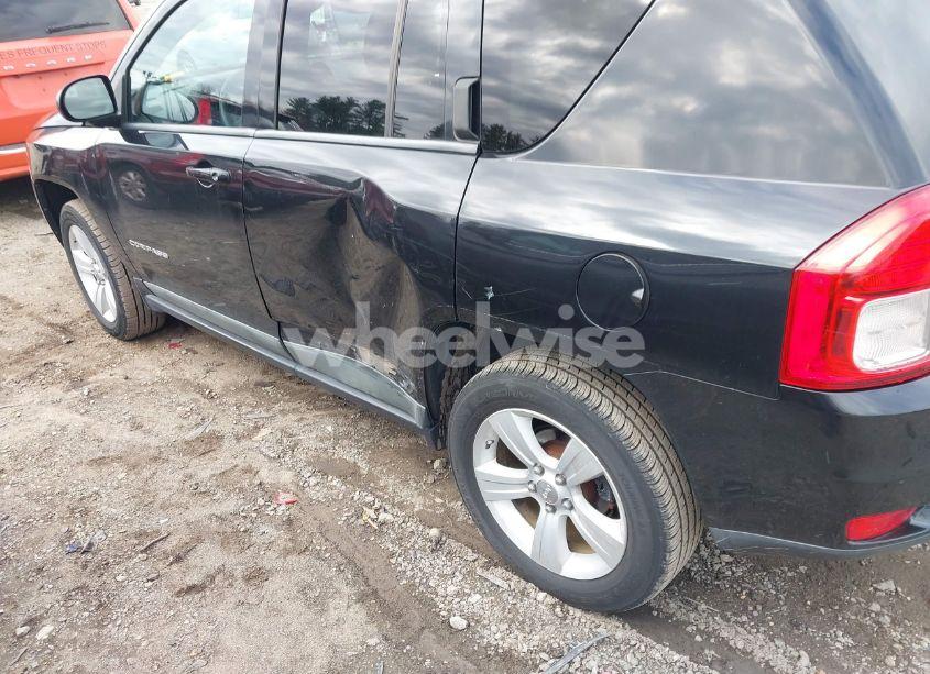 Photo 6 of 2011 Jeep Compass (VIN 1J4NF1FB9BD154943)