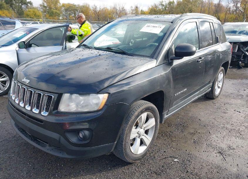 Photo 2 of 2011 Jeep Compass (VIN 1J4NF1FB9BD163867)