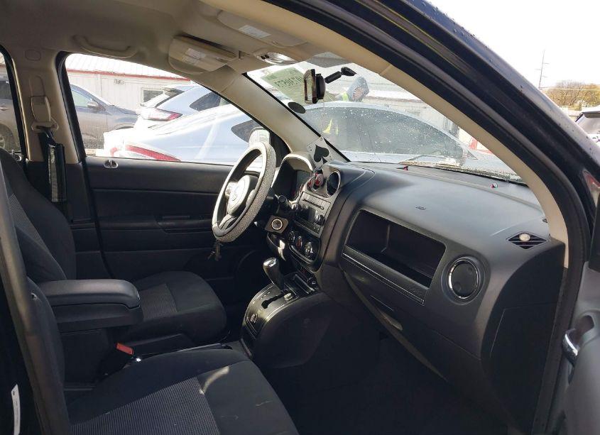 Photo 5 of 2011 Jeep Compass (VIN 1J4NF1FB9BD163867)