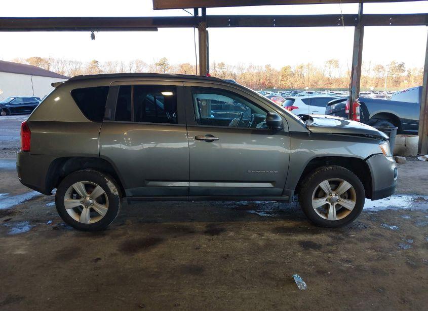 Photo 13 of 2011 Jeep Compass (VIN 1J4NF1FB9BD279957)