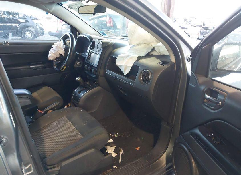 Photo 5 of 2011 Jeep Compass (VIN 1J4NF1FB9BD279957)