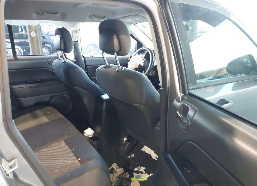 Photo 8 of 2011 Jeep Compass (VIN 1J4NF1FB9BD279957)