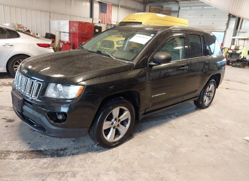 Photo 2 of 2011 Jeep Compass (VIN 1J4NF1FBXBD134720)
