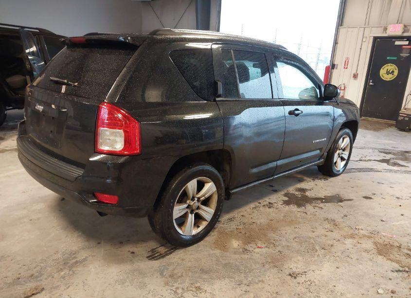 Photo 4 of 2011 Jeep Compass (VIN 1J4NF1FBXBD134720)