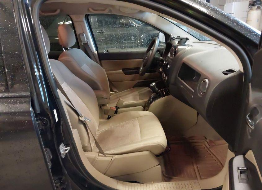 Photo 5 of 2011 Jeep Compass (VIN 1J4NF1FBXBD134720)