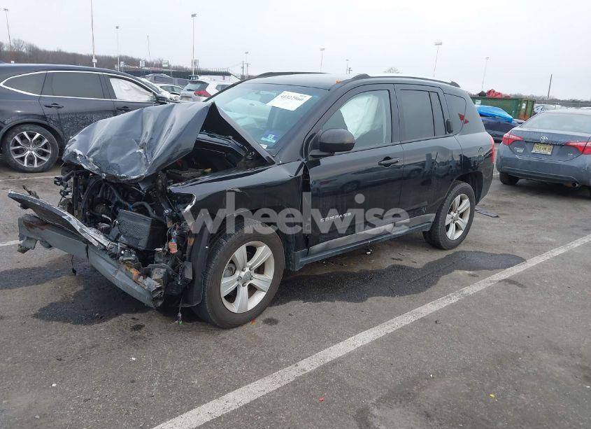 Photo 2 of 2011 Jeep Compass (VIN 1J4NF1FBXBD135267)