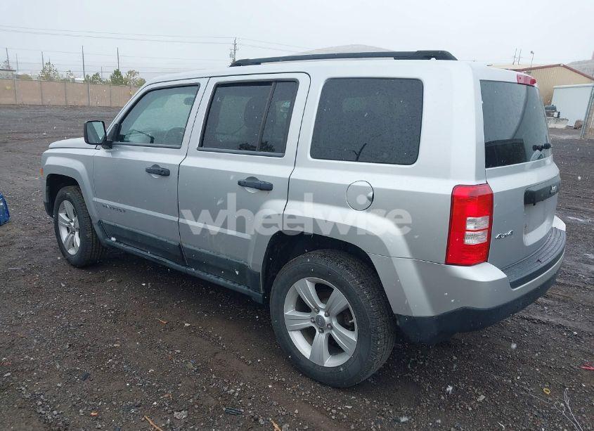 Photo 3 of 2011 Jeep Patriot SPORT (VIN 1J4NF1GB2BD173512)