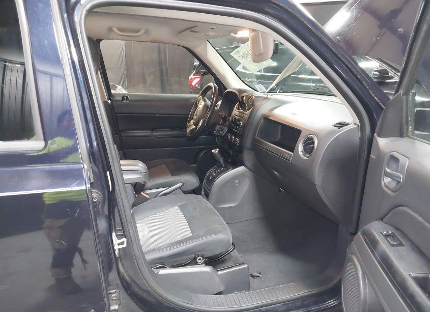 Photo 5 of 2011 Jeep Patriot SPORT (VIN 1J4NF1GB5BD207510)