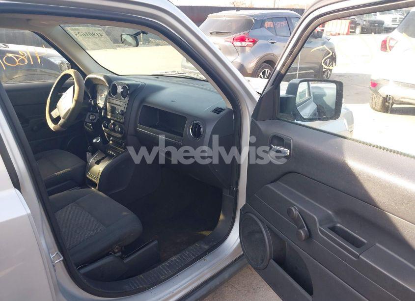 Photo 5 of 2010 Jeep Patriot SPORT (VIN 1J4NF1GB6AD622964)