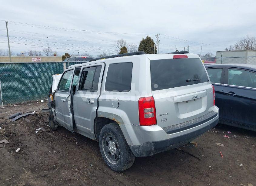 Photo 3 of 2011 Jeep Patriot SPORT (VIN 1J4NF1GB7BD127352)