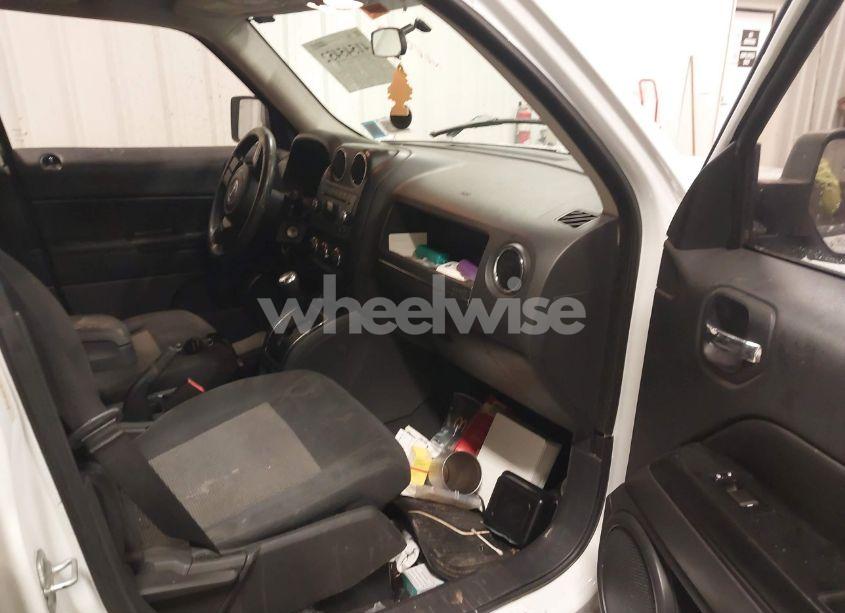 Photo 5 of 2011 Jeep Patriot SPORT (VIN 1J4NF1GB8BD277289)