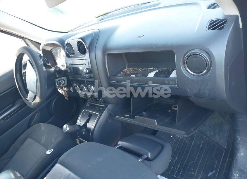 Photo 5 of 2010 Jeep Patriot SPORT (VIN 1J4NF1GBXAD637810)