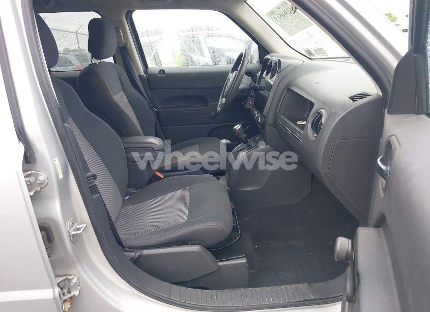 Photo 5 of 2011 Jeep Patriot SPORT (VIN 1J4NF1GBXBD129029)