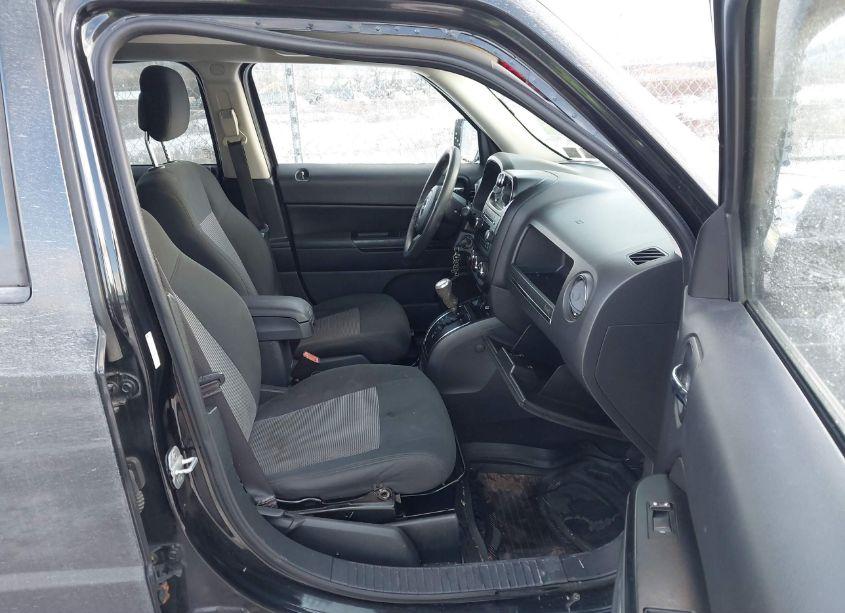 Photo 5 of 2011 Jeep Patriot SPORT (VIN 1J4NF1GBXBD177890)