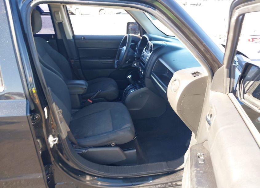 Photo 5 of 2010 Jeep Patriot SPORT (VIN 1J4NF2GB1AD528805)