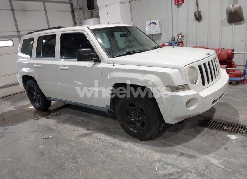 2010 Jeep Patriot SPORT (VIN 1J4NF2GB2AD560310) main photo