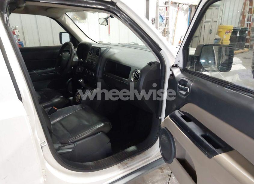 Photo 5 of 2010 Jeep Patriot SPORT (VIN 1J4NF2GB2AD560310)